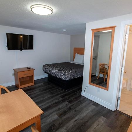 Borden Inn And Suites Angus Eksteriør billede