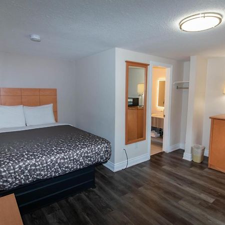 Borden Inn And Suites Angus Eksteriør billede