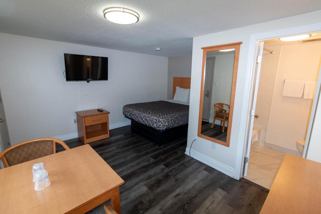 Borden Inn And Suites Angus Eksteriør billede