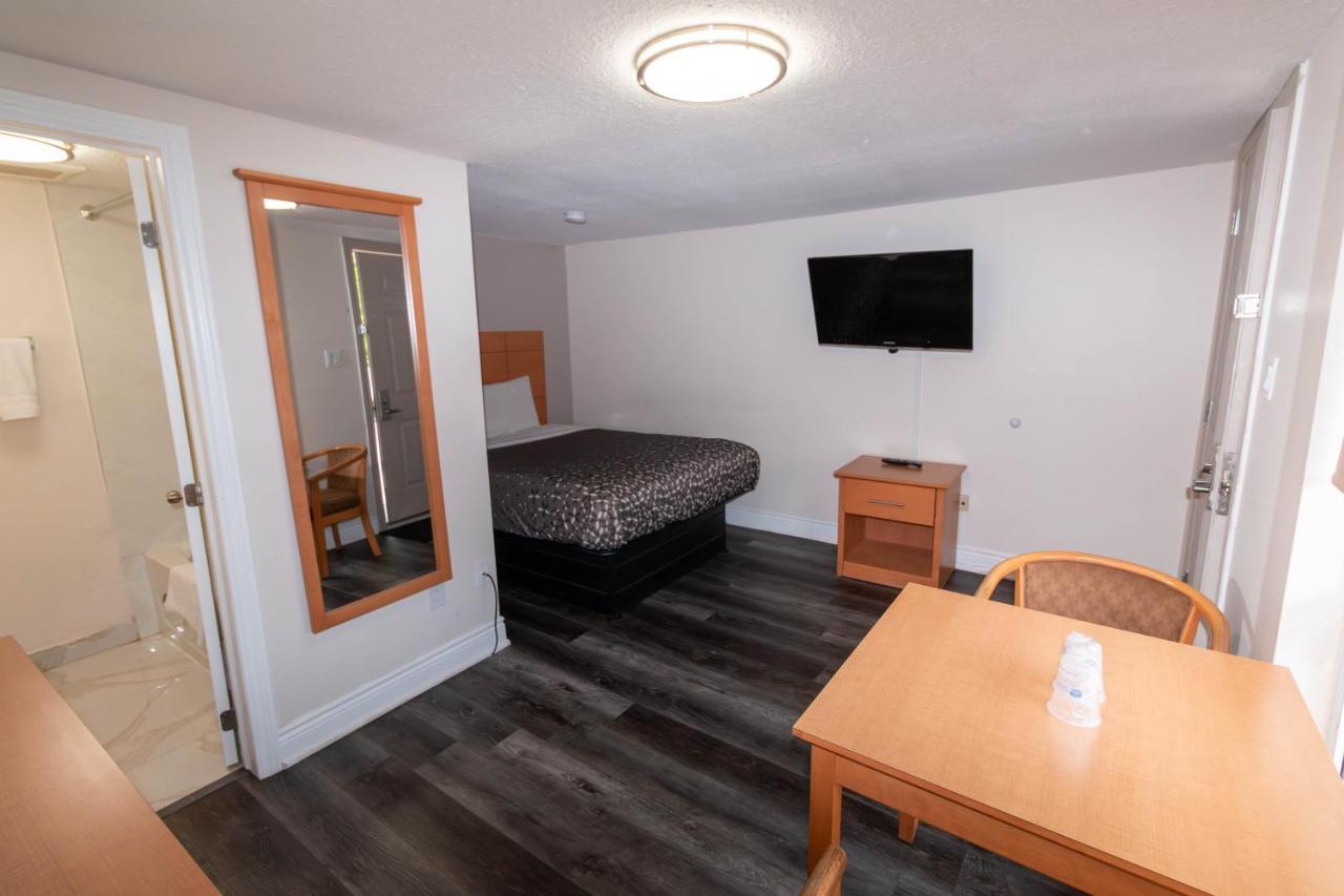 Borden Inn And Suites Angus Eksteriør billede