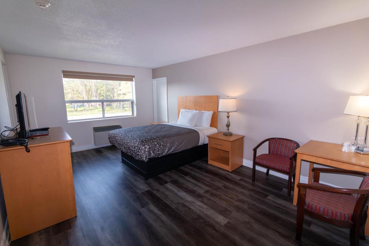 Borden Inn And Suites Angus Eksteriør billede