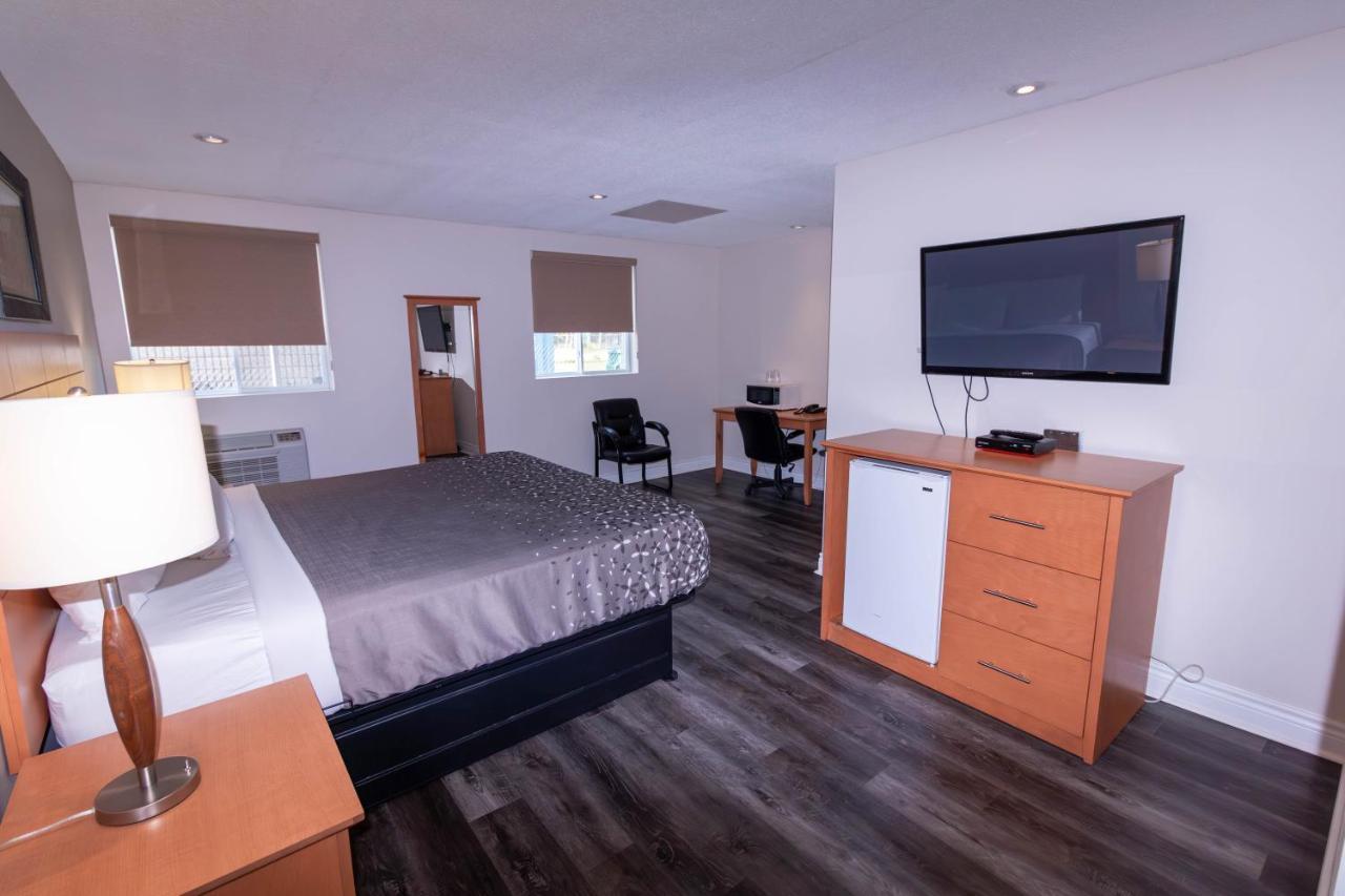 Borden Inn And Suites Angus Eksteriør billede