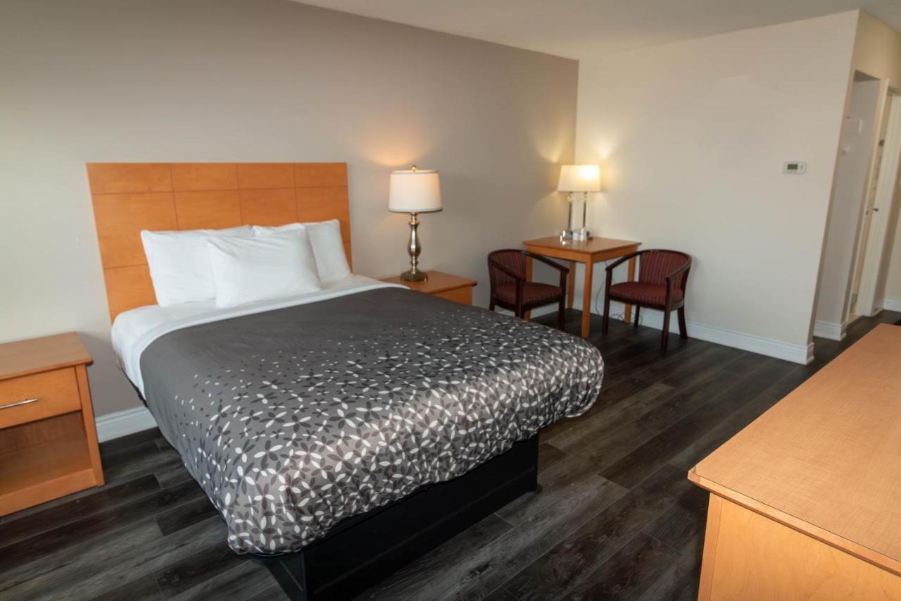 Borden Inn And Suites Angus Eksteriør billede